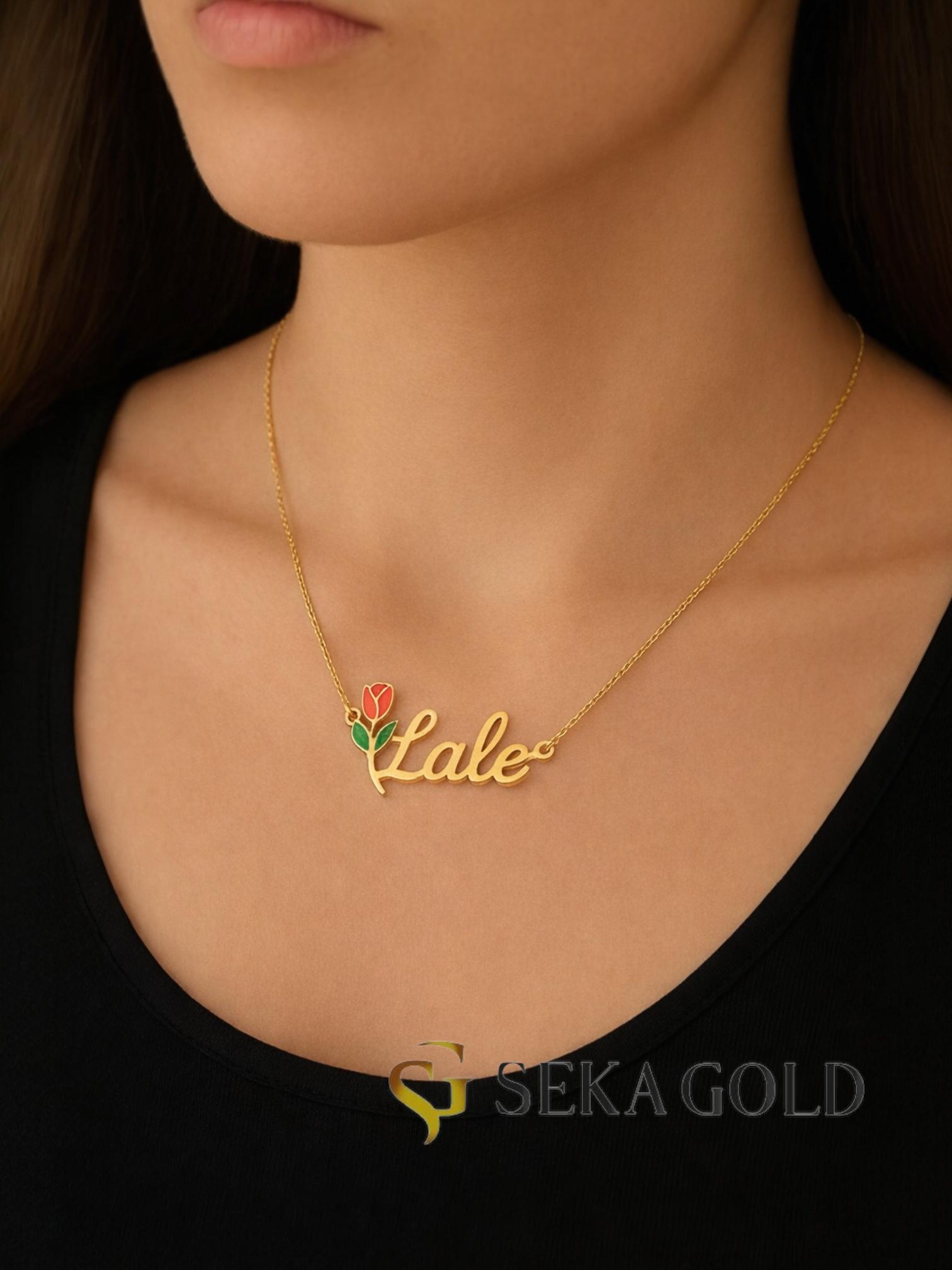 Lale Detaylı İsimli Kolye – 925 Ayar Gümüş